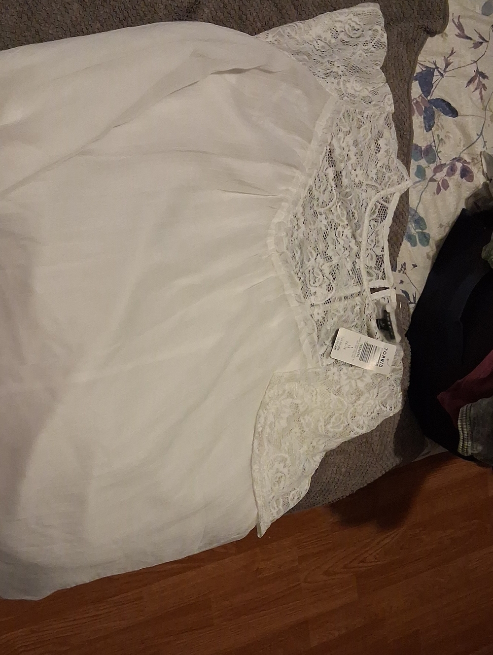 torrid White Lace Yoke Pullover Top